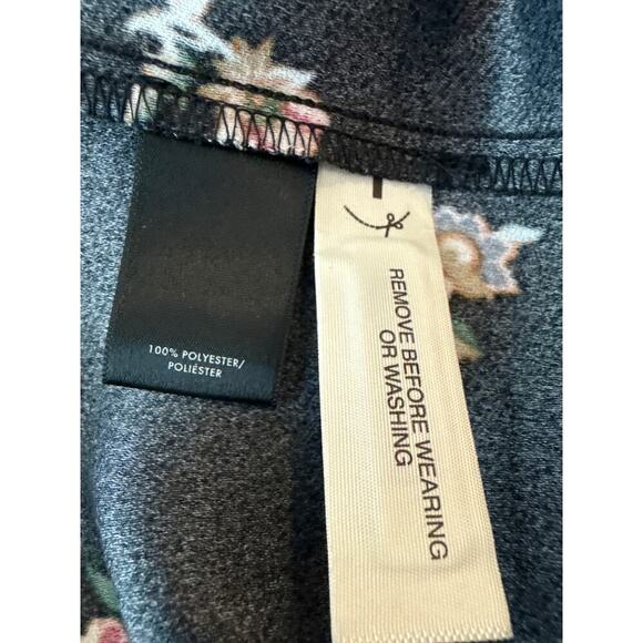 Ann Taylor black flowered A-line dress flutter sleeves zip back. - Picture 8 of 9